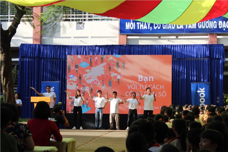 <a href="/tin-tuc-su-kien/tap-huan-ky-nang-cong-dan-so-tai-truong-thcs-pham-van-chieu-sang-ngay-04112019/ct/12867/409074">Tập huấn Kỹ năng công dân số tại trường THCS<span class=bacham>...</span></a>